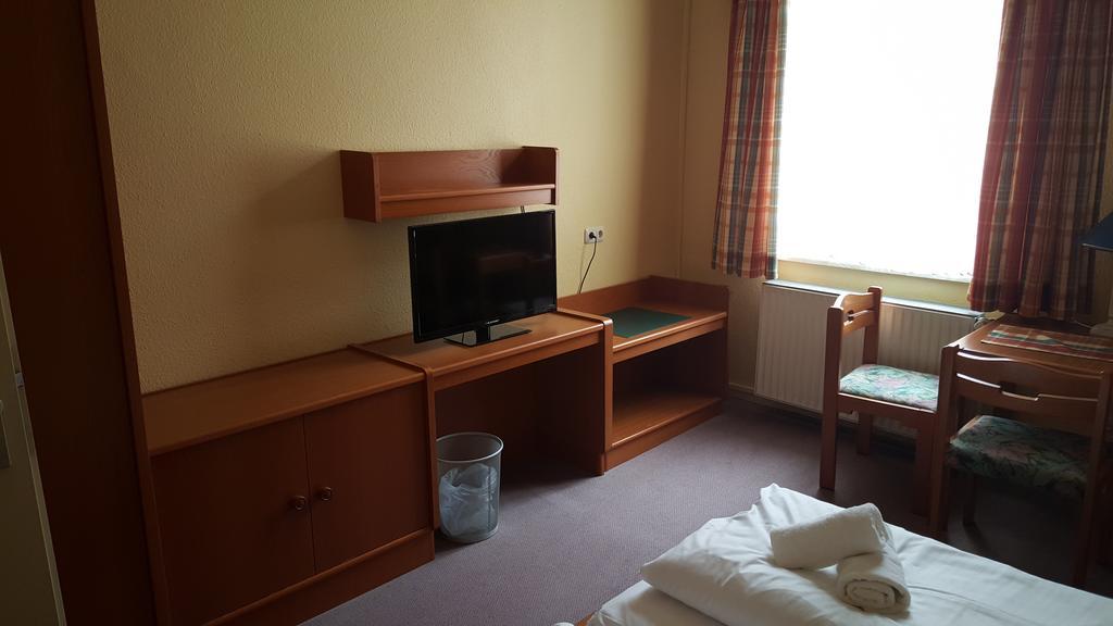 Hotel Ratskeller Luchow Room photo